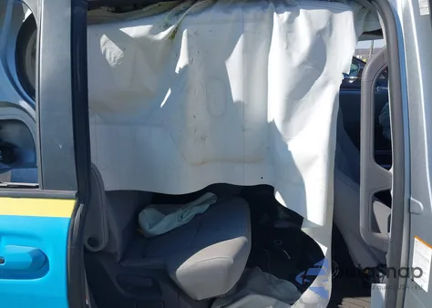 2021 Toyota Sienna Le z USA, uszkodzony, nr VIN 5TDKRKEC9MS044286